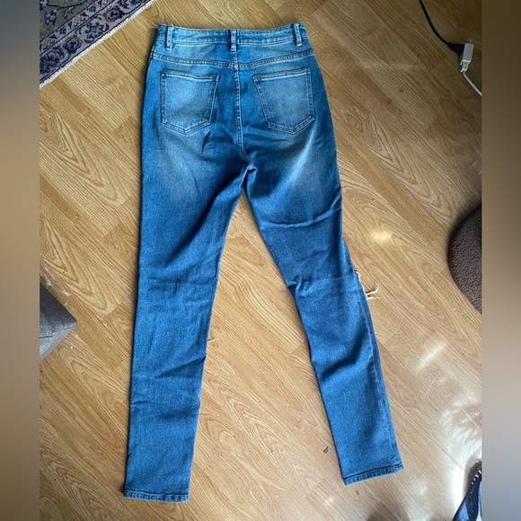 ASOS DESIGN slim distressed jeans in light blue - Picture 4 of 5